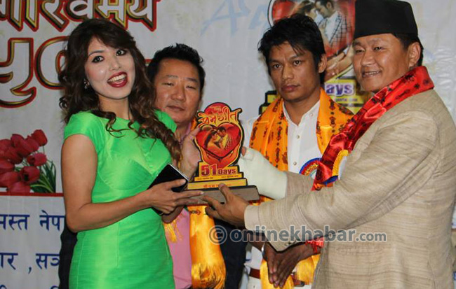 ‘प्रेमगीत’ले ५१ दिन मनाउँदा रेखाले पठाइन् केक