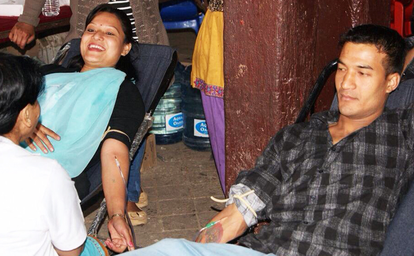 एक बर्षअघि भूकम्प जानुभन्दा केहि सेकेण्डअघि मात्र खिचिएको तस्वीरमा रञ्जीत दाम्पती
