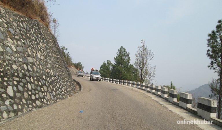 खोटाङबाट सिन्धुली हुँदै काठमाडौं आवतजावत गर्ने यातायात सेवा बन्द