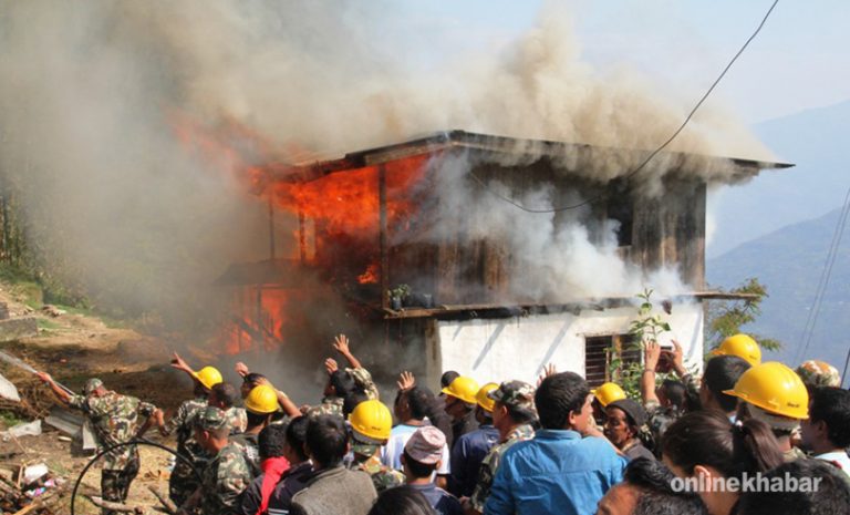 ताप्लेजुङमा दुई घर जल्दा ९६ लाखको क्षति