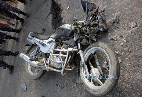 भक्तपुरमा तीनजना सवार मोटरसाइकल दुर्घटना,  एकको मृत्यु