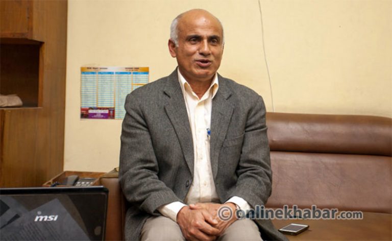 ﻿वरिष्ठ नै डिन हुनुपर्छ, नभए ३ बजे अनसन बस्छुः डा. केसी