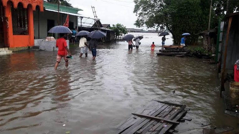 झापाका अधिकांश क्षेत्र जलमग्न, दर्जनौं घर डुबानमा