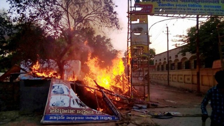 अतिक्रमित जमिन खाली गराउँदा मथुरामा हिंसा, एसपीसहित १४ को मृत्यु