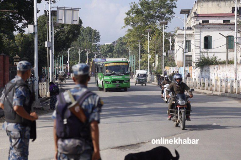 साझा बसमा तोडफोड, २२ बन्दकर्ता पक्राउ