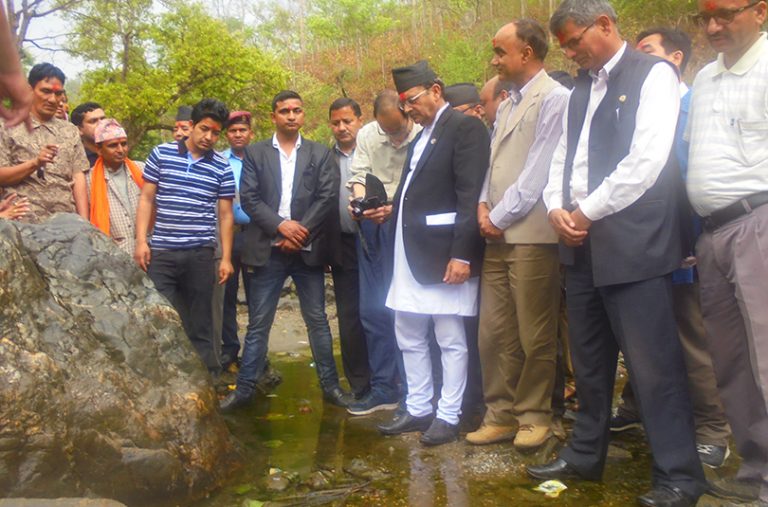 ग्यास र पेट्रोल खोज्दै दैलेखको चट्टान चीन लगियो