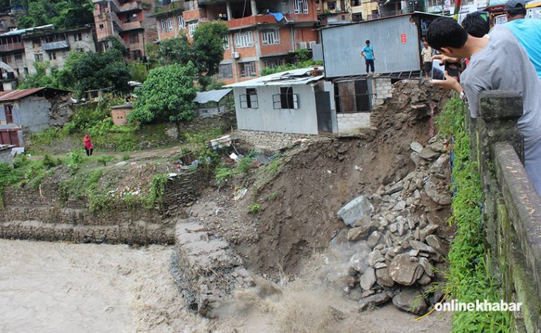 तातोपानीको अस्तित्व खतरामा
