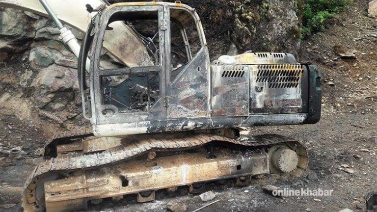 डोल्पाको ठुलीभेरी नगरपालिकाका मेयरका दुई डोजरमा आगजनी