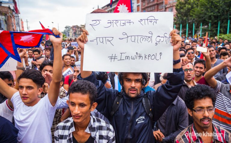 प्रधानमन्त्री ओलीको समर्थनमा स्वतस्फुर्त प्रदर्शन (फोटो फिचर)