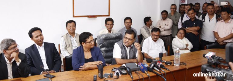 माओवादीले सरकार छाड्यो, ओली सरकार संकटमा