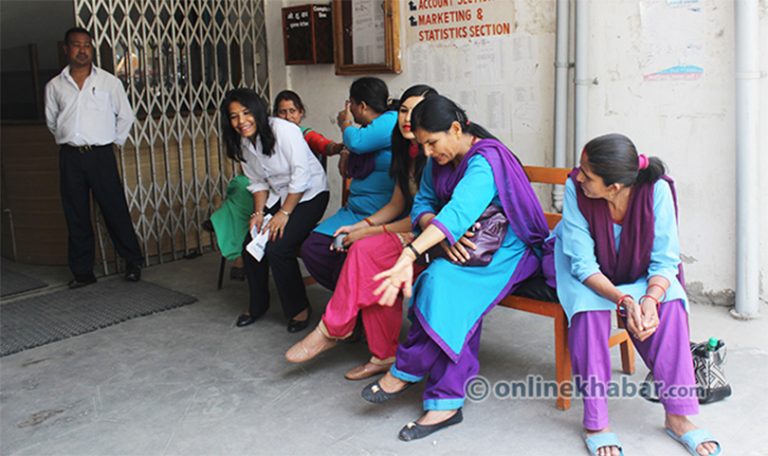 एक बर्षसम्म कर्मचारीहरूको सरुवा बन्द