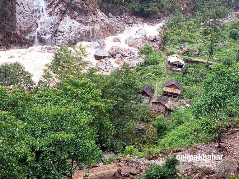 ताप्लेजुङमा पहिरोले चार घर विस्थापित