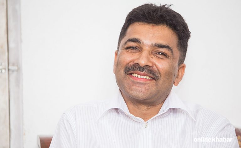 ‘सरकारी कवि’ भन्छन्- शासनले कविता सुन्दैन