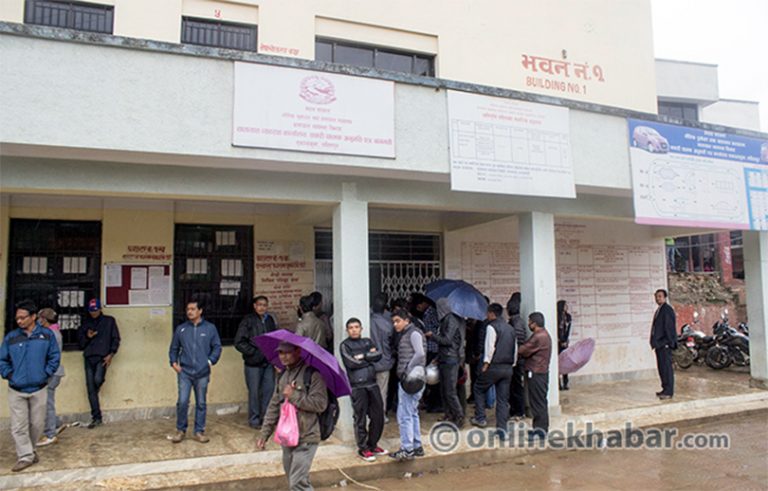 अब लाइसेन्सको फारम बुझाउन रातभरि लाइन बस्न नपर्ने