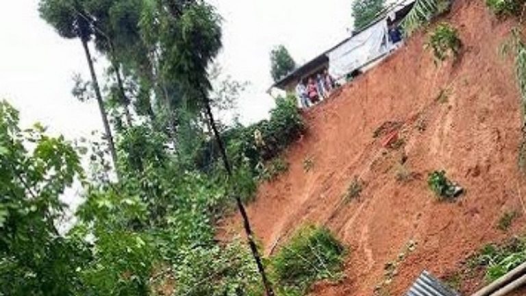 काभ्रेको चौँरीदेउराली गाउँपालिकाका नौ घर पहिरोको उच्च जोखिममा