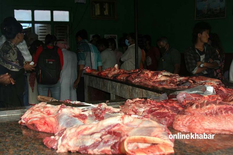 चिकेन हाउसमा भेटियो फोहोरयुक्त हानिकारक मासु