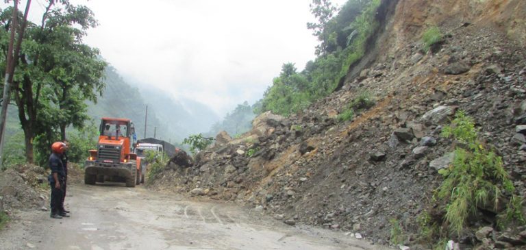 नारायणगढ-मुग्लिन सडकखण्ड आज रातिबाट पुनः बन्द