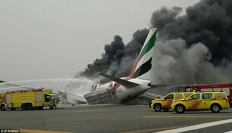 इमिरेट्स एयरलाइन्सको बोइङ विमान दुवईमा दुर्घटनाग्रस्त