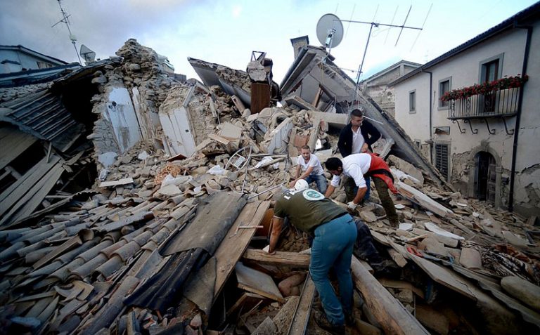 भूकम्पले मध्य इटलीका कयौं गाउँ ध्वस्त