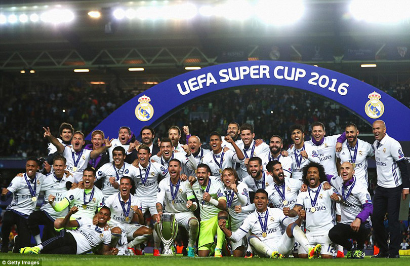 The_Real_Madrid_players_celebrate_on_Rosenborg_s_Lerkendal_Stadi