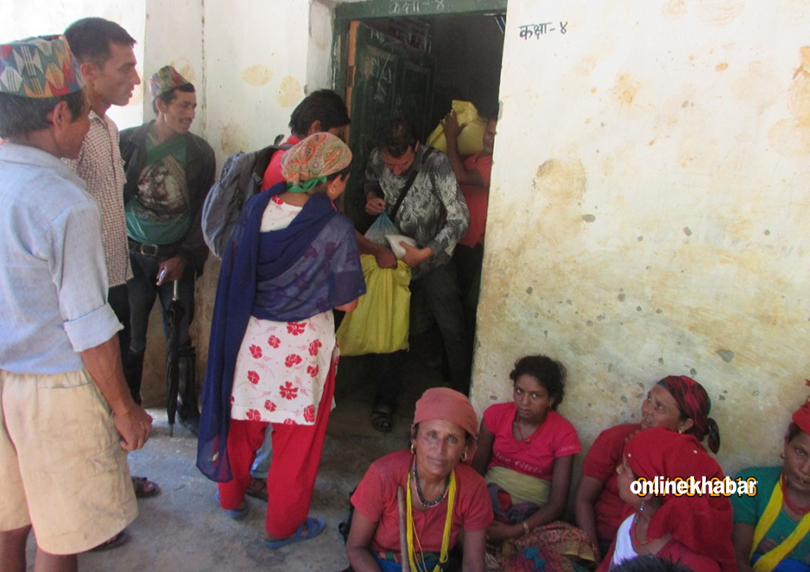 प्यूठानका पहिरो पीडितले पाए राहत
