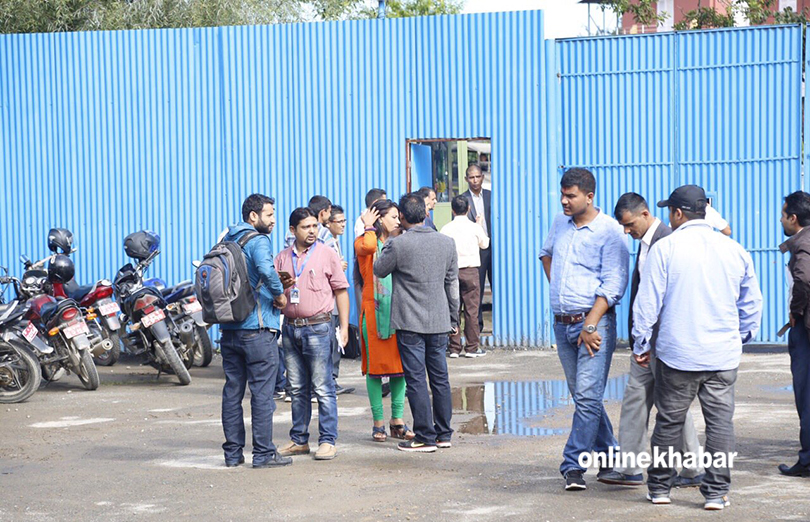 शीतलनिवासमा मन्त्रीका आसेपासे ‘इन’ ! पत्रकार  ‘आउट’