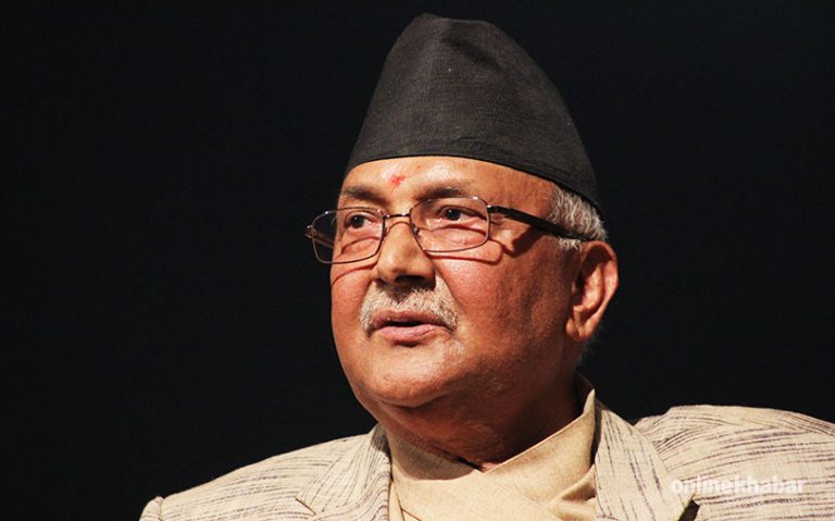 कर्मचारीलाई प्रधानमन्त्रीले भने : घर जान नखोज्नुस्, राष्ट्र निर्माणका लागि सघाउनुस्