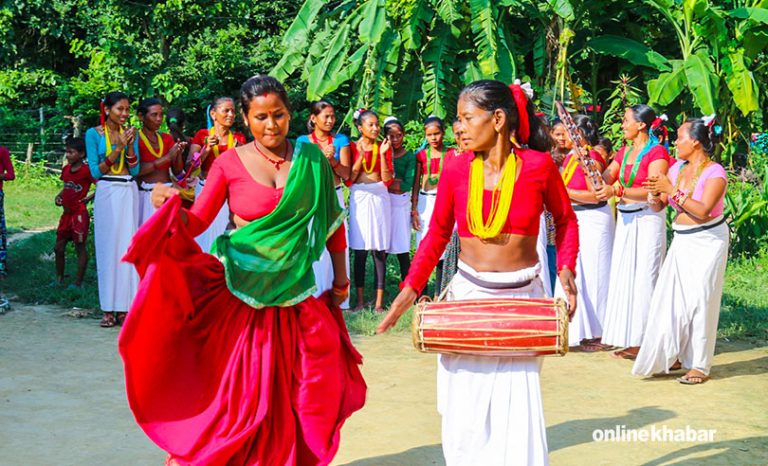 नयाँ गाउँमा थारू समुदायका पुराना सँस्कृति (फोटो फिचर)