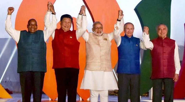 मोदीको फेसन कूटनीतिः  सी जिनपिङलाई रातो, पुटिनलाई नीलो !