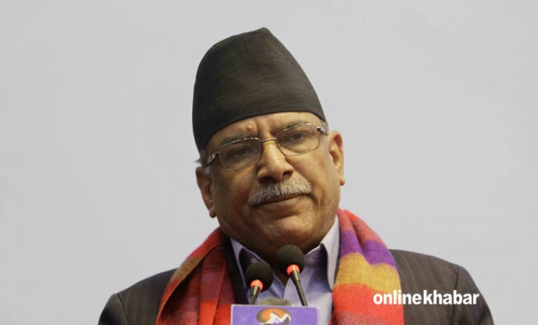 प्रधानमन्त्री प्रचण्डको गुनासोः खुकुरीको धारमा हिड्नु परेको छ