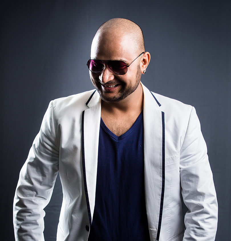 विदेशमा बसेर हिट हुन गाह्रो रहेछः गायक समिर