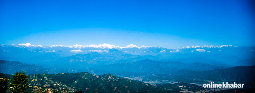 यस ठाउँबाट देखिएको लाङटाङ लाक्पा दोर्जे हिमशृंखलाहरु