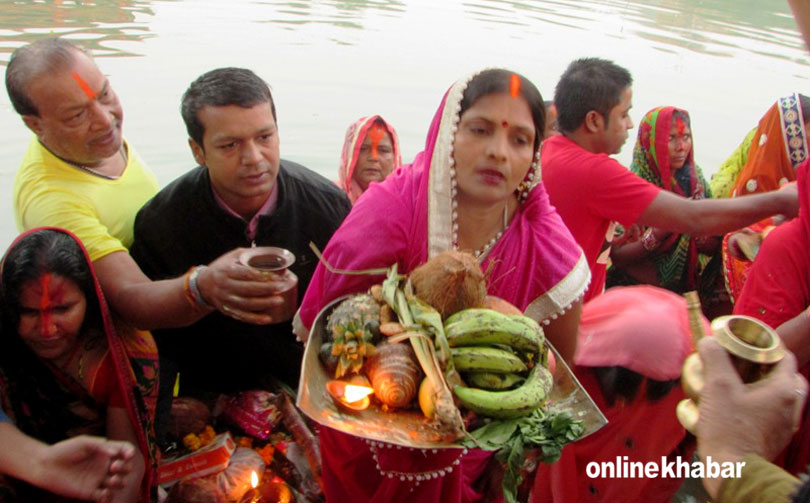 उदाउँदो सूर्यलाई अर्घ्य दिँदै सकियो छठ (फोटो फिचर)