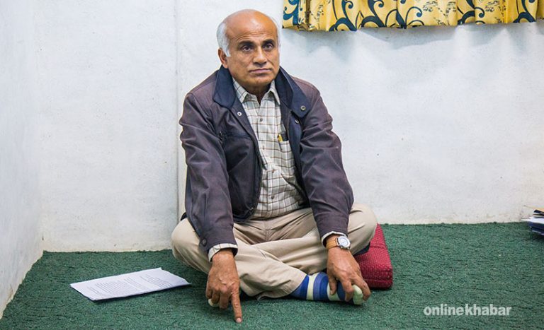 डा. गोविन्द केसीले थाले आमरण अनसन