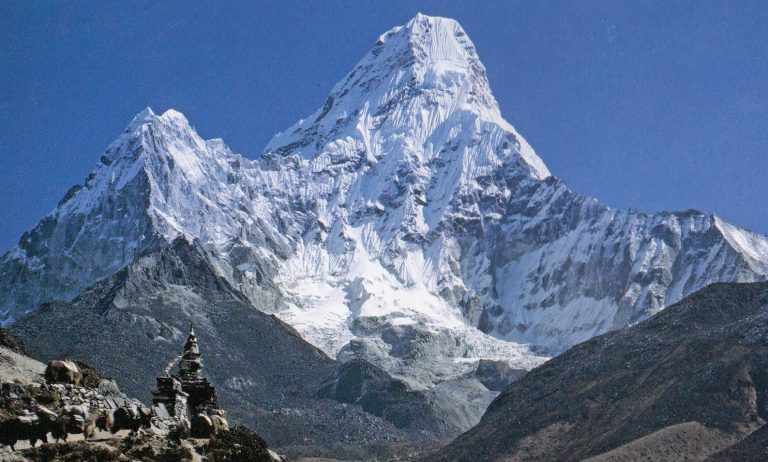 अमादब्लम आरोहण क्रममा दुई विदेशीको मृत्यु