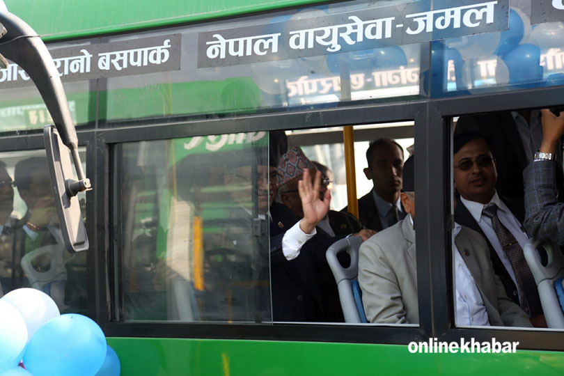 pm-prachand-in-sajha-bus-2
