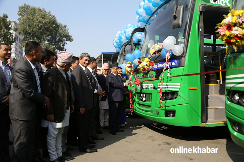 pm-prachand-in-sajha-bus-3