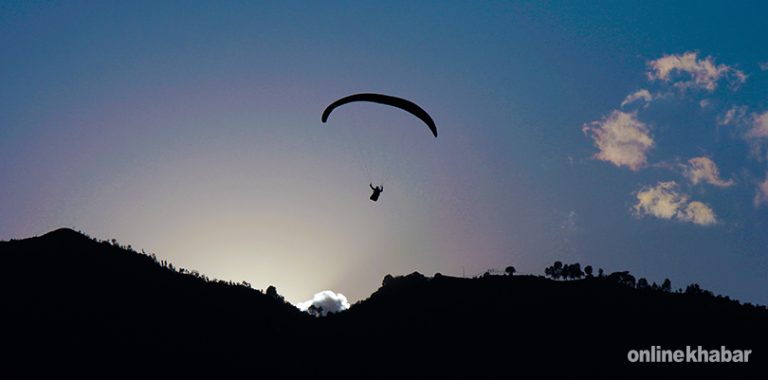 पोखराको प्याराग्लाइडिङमा एकद्वार हटाएपछि विवाद, आन्दोलनमा पाइलट