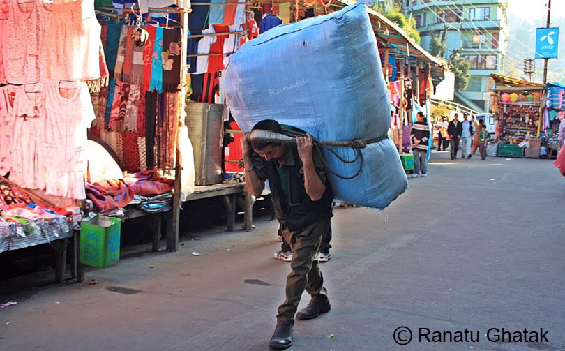 porter-at-darjeeling