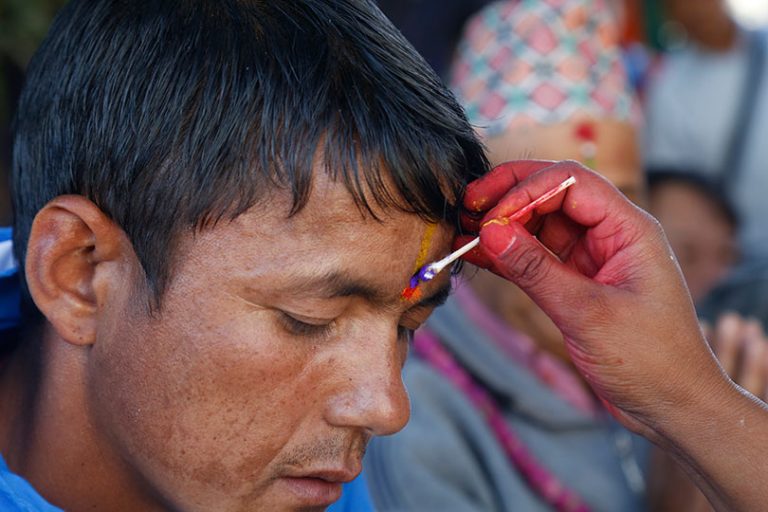 भाइटीका लगाउँदा कता फर्किने ? कुन–कुन रंग प्रयोग गर्ने ?