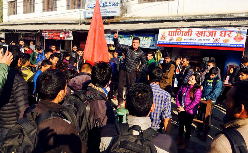 काठमाडौंका क्याम्पस अगाडि अखिलको बिरोध प्रदर्शन