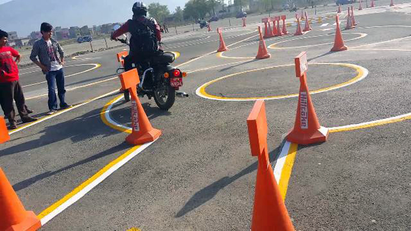 trail-test-for-getting-motorcycle-driving-license-2015