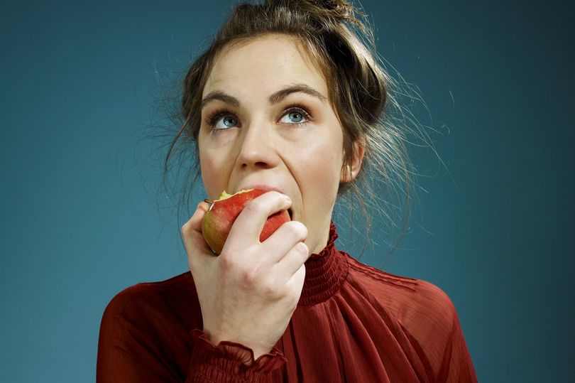 woman-eating-an-apple