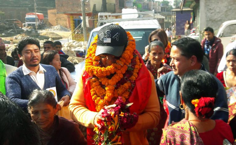 स्कुल हस्तान्तरण गर्न पुगेका हमालको तनहुँमा भव्य स्वागत
