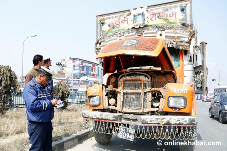 रिंगरोडमै ट्रक र टिप्पर सञ्चालनमा रोक, तोकियो समय सीमा