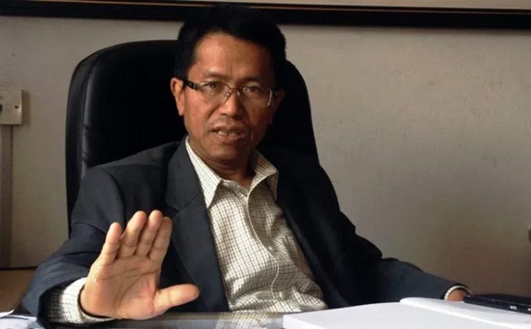 आपूर्ति सचिवले भने-तेल ढुवानीसहित अत्यावश्यक सेवा रोक्नेलाई जेल हाल्नुपर्‍यो