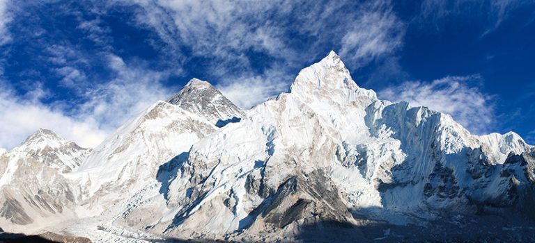 यो सिजनको सगरमाथा आरोहण खुला, ८ सदस्यीय शेर्पा टोली चुचुरोमा