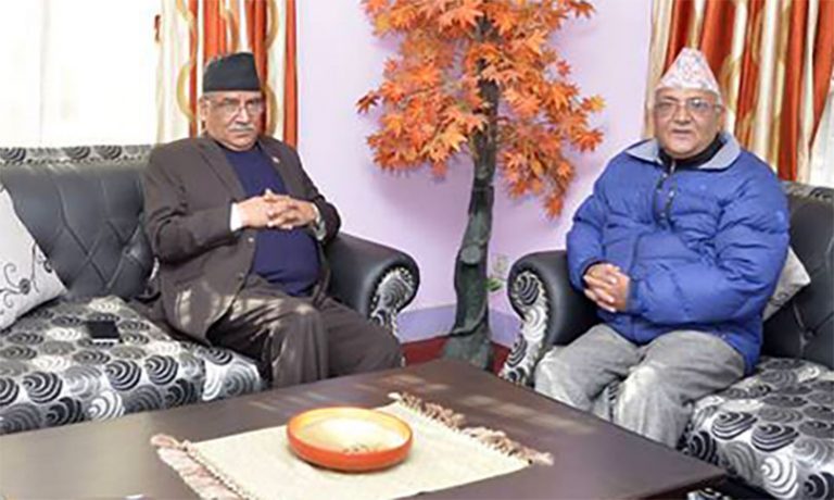 ओलीको काठमाडौं यात्राः ‘चारआनाको मूर्गालाई बाह्रआनाको मसला’