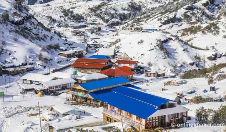 दोलखाको कालिञ्चोक क्षेत्रमा हिमपात, होटल व्यवसायी खुसी