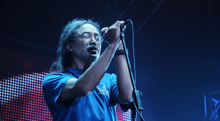 नेपथ्यले होलीमा हङकङ गुञ्जाउने